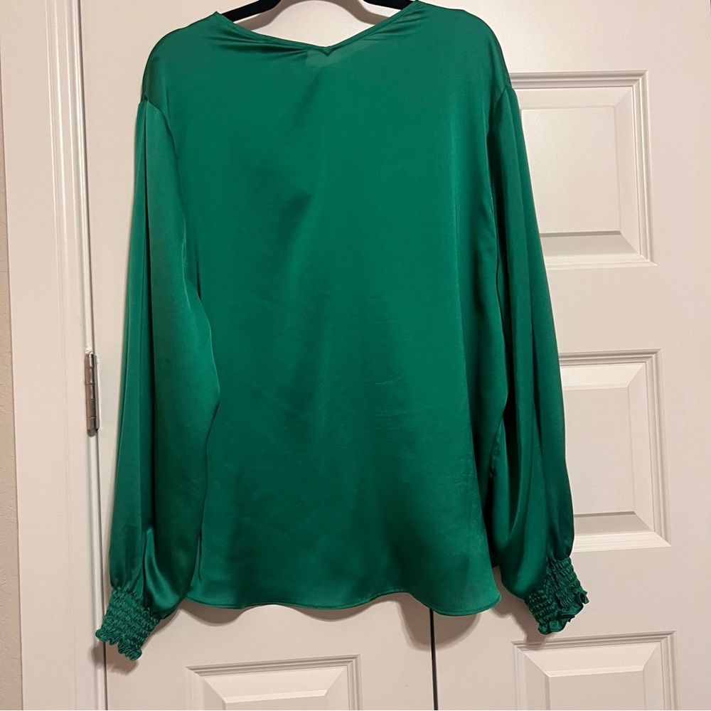 Gibson Latimer Vibrant Green Blouse - Picture 7 of 7